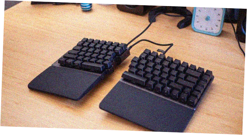 Imagen del artículo - Revisión del Asus ROG Falcata: un teclado ergonómico ambicioso que no cumple las expectativas.