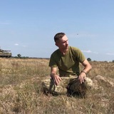 Логотип телеграм спільноти - бо то війна.. 💔