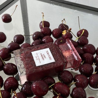 Логотип телеграм спільноти - 𝐏𝐞𝐫𝐟𝐮𝐦𝐞 𝐰𝐢𝐭𝐡 𝐥𝐨𝐯𝐞 ❤️