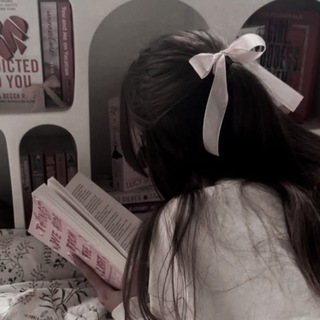 Логотип телеграм спільноти - Книжковий клуб 📖